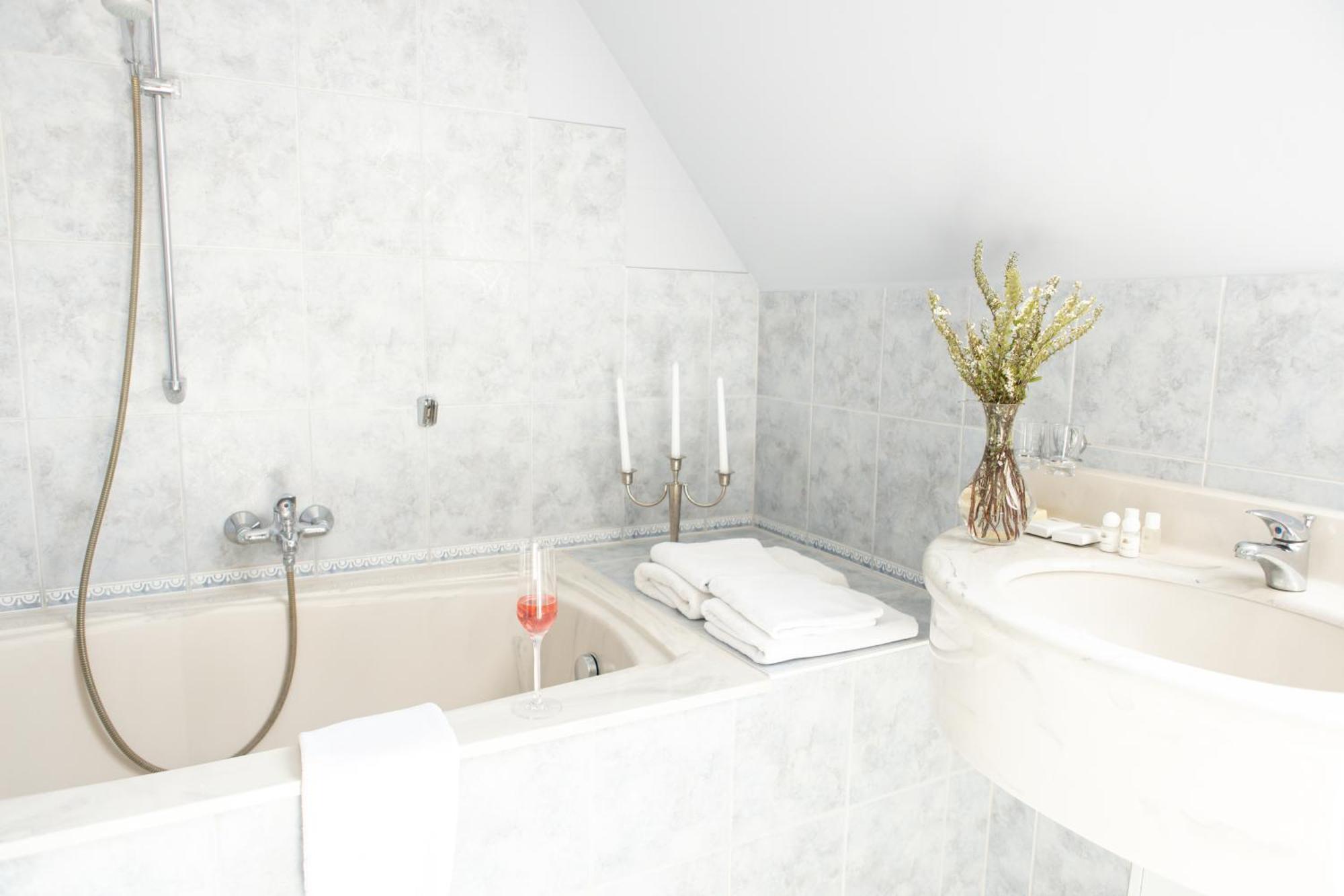 Boutiquehotel Gut Tribbevitz Auf Ruegen Neuenkirchen auf Rugen エクステリア 写真